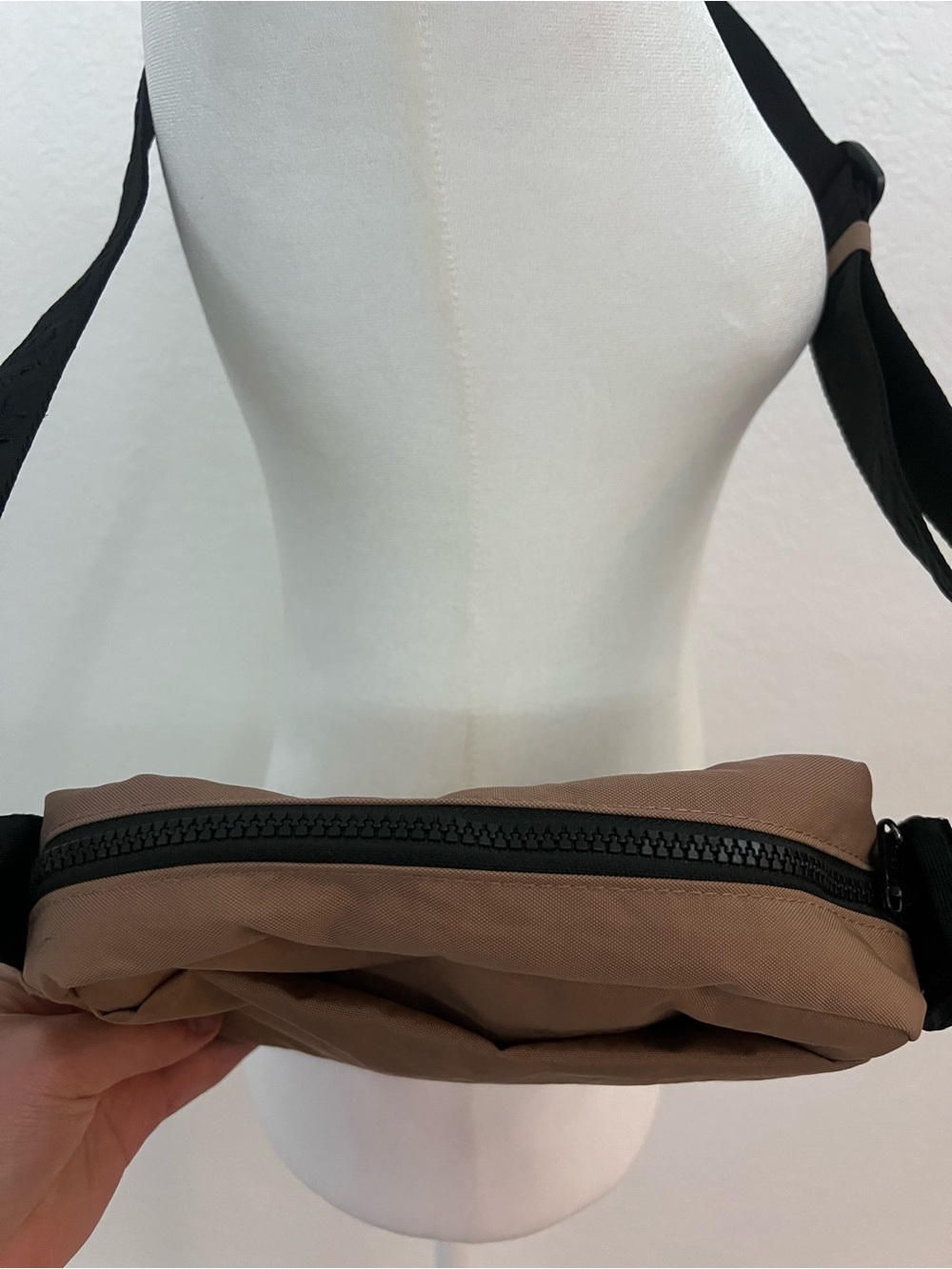 Baggu Brown Crossbody Bag Nylon Mini Shoulder Bag Adjustable Strap Casual - Picture 5 of 7